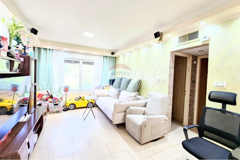 Apartment for Sale in מעלות - Image 2