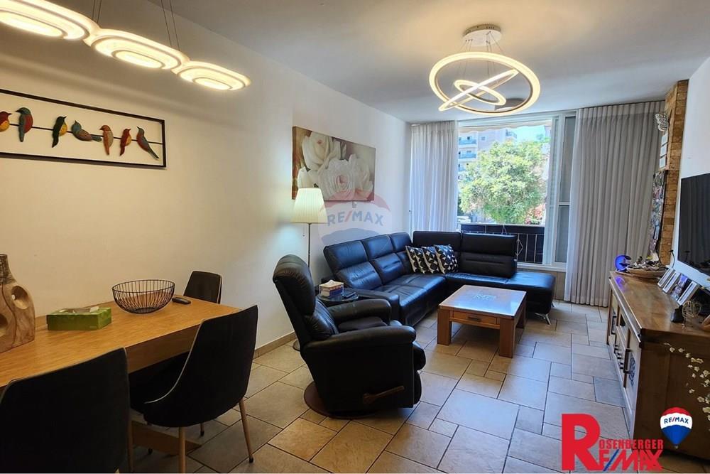 Apartment for Sale in Rishon LeZion - Image 1