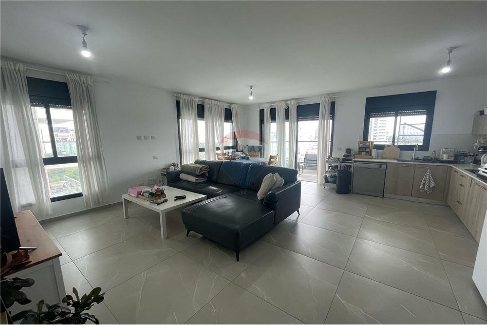 Apartment for Sale in Tel Aviv - Image 2