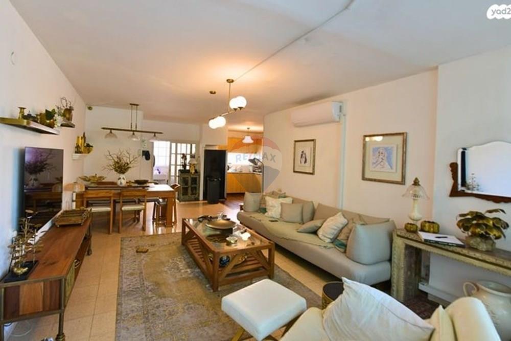 Apartment for Sale in קרית אונו - Image 2
