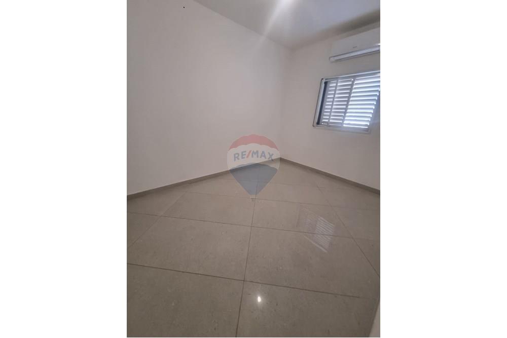 Apartment for Sale in Lod - Image 5