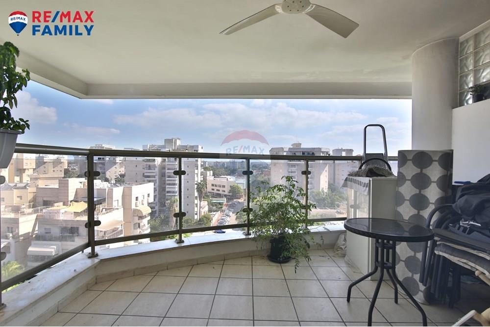 Apartment for Sale in קרית מוצקין - Image 3