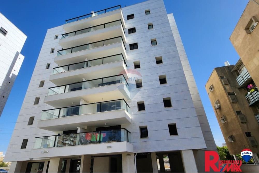 Apartment for Sale in Bat Yam - Image 1
