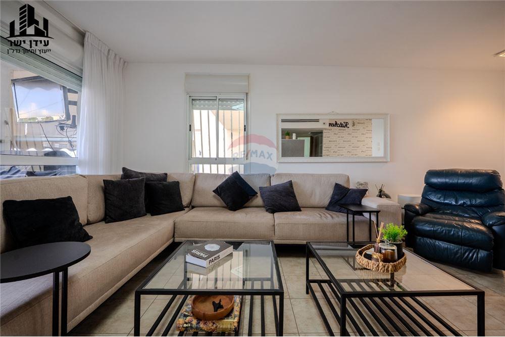 Apartment for Sale in Tel Aviv - Image 2