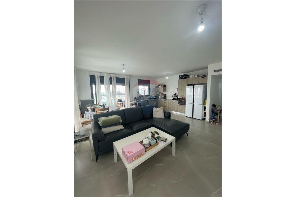 Apartment for Sale in Tel Aviv - Image 3