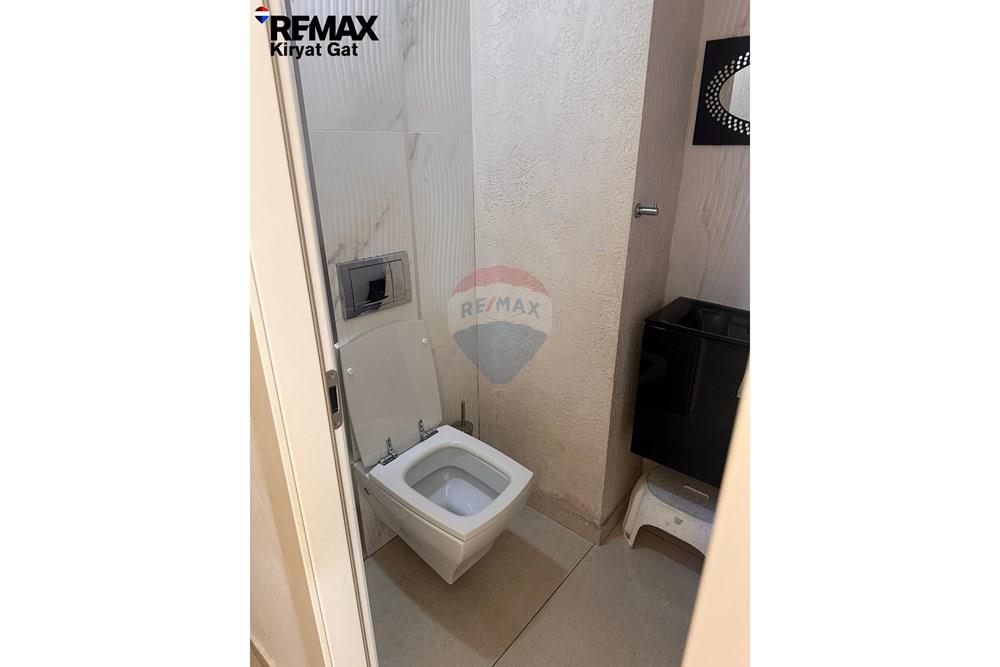 Apartment for Sale in קרית גת - Image 7
