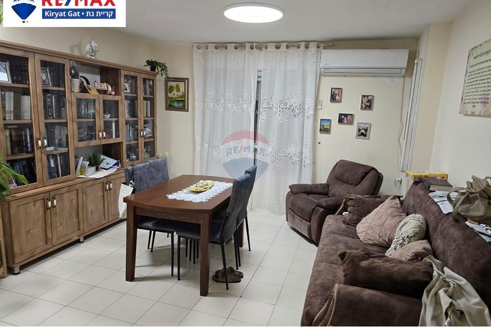 Apartment for Sale in קרית גת - Image 4