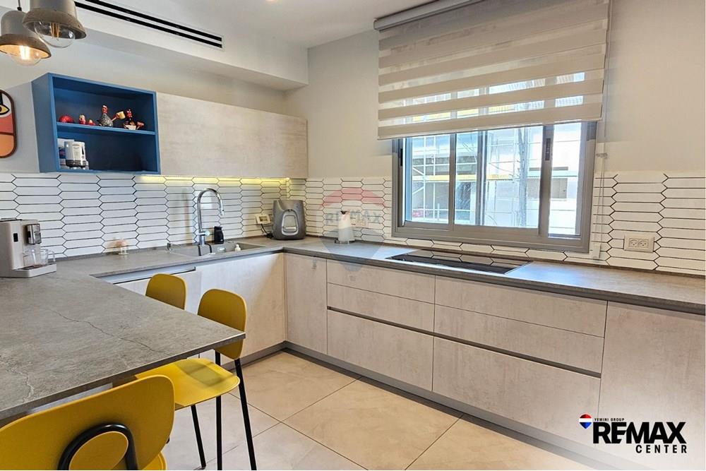 Apartment for Sale in Holon - Image 3