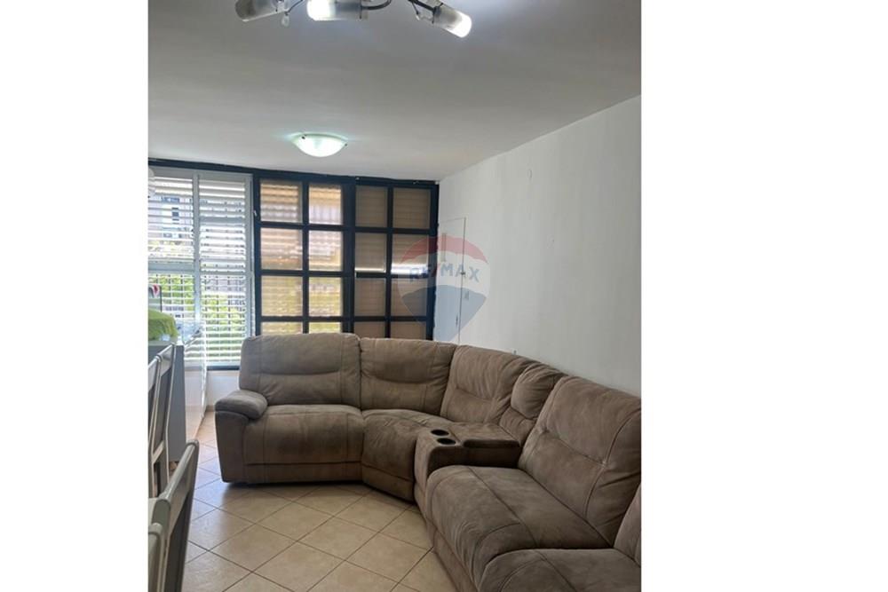 Apartment for Sale in Holon - Image 1