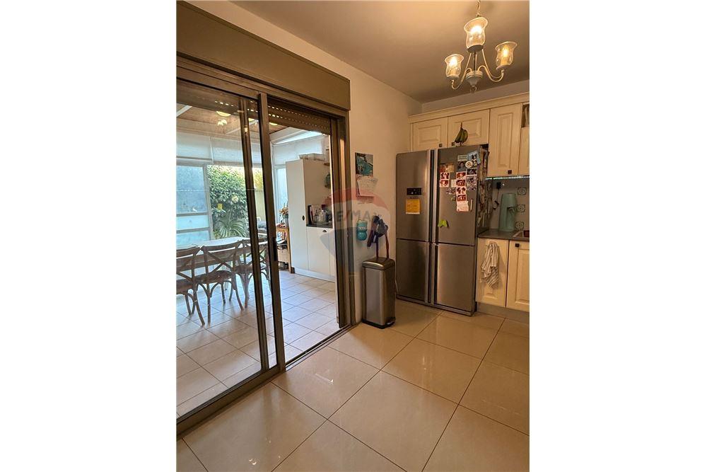 Apartment for Sale in Tel Aviv - Image 4