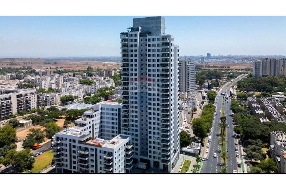 Apartment for Sale in Tel Aviv - Image 1