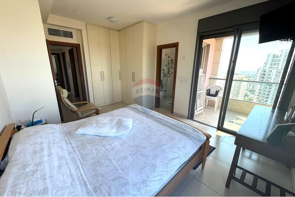 Apartment for Sale in Hod HaSharon - Image 6