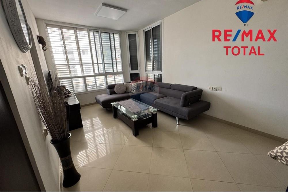 Apartment for Sale in Holon - Image 2
