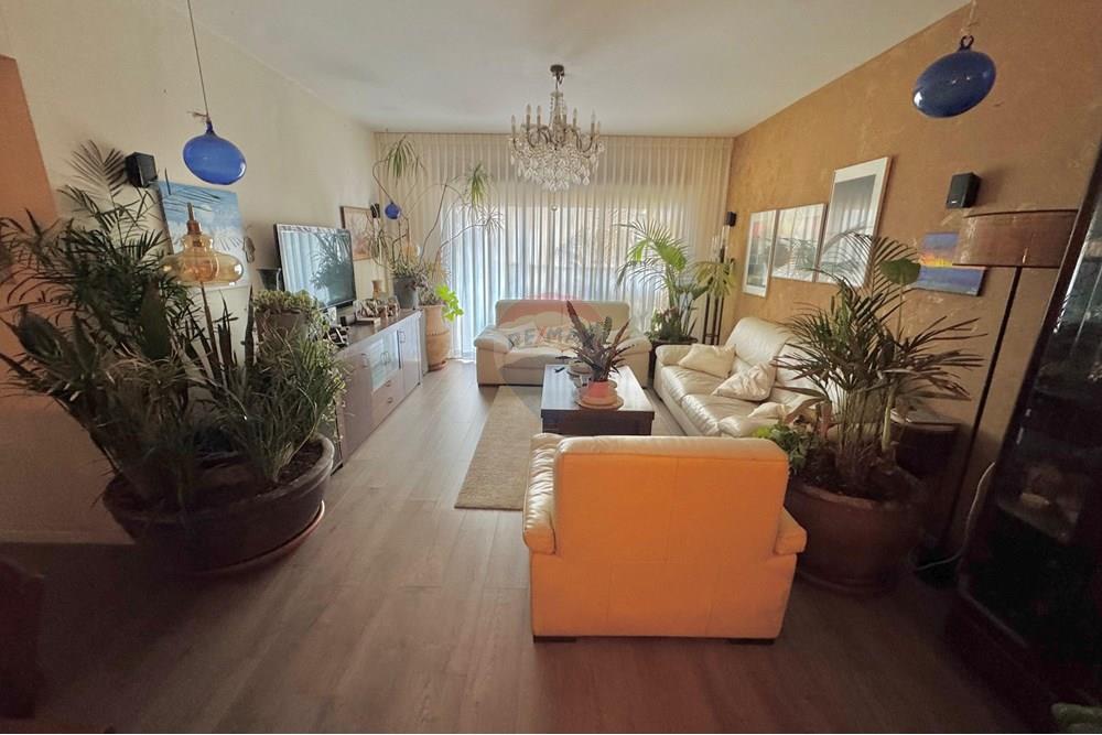Apartment for Sale in Hod HaSharon - Image 1