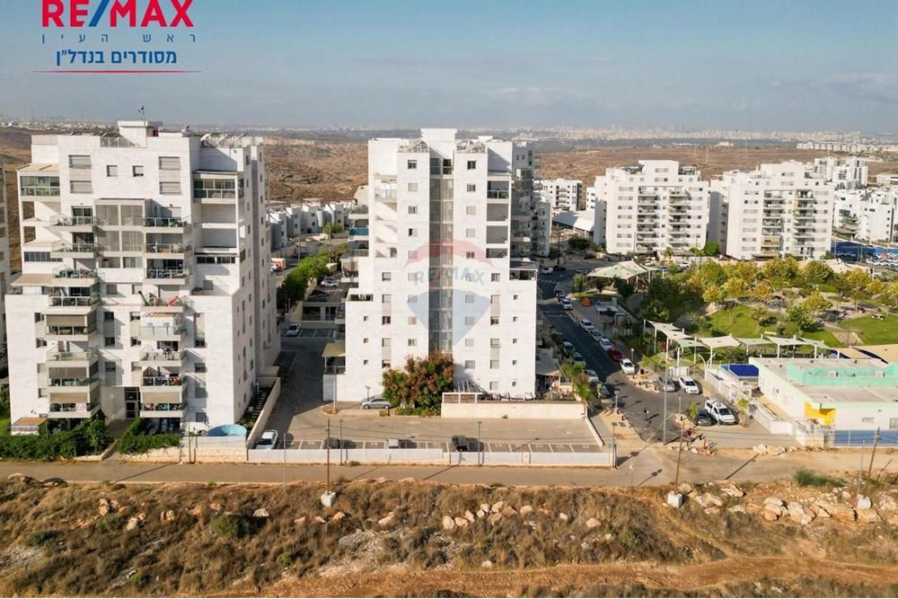 Apartment for Sale in ראש העין - Image 3