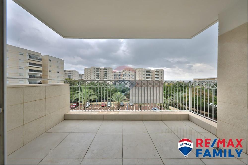 Apartment for Sale in Kiryat Yam - Image 2