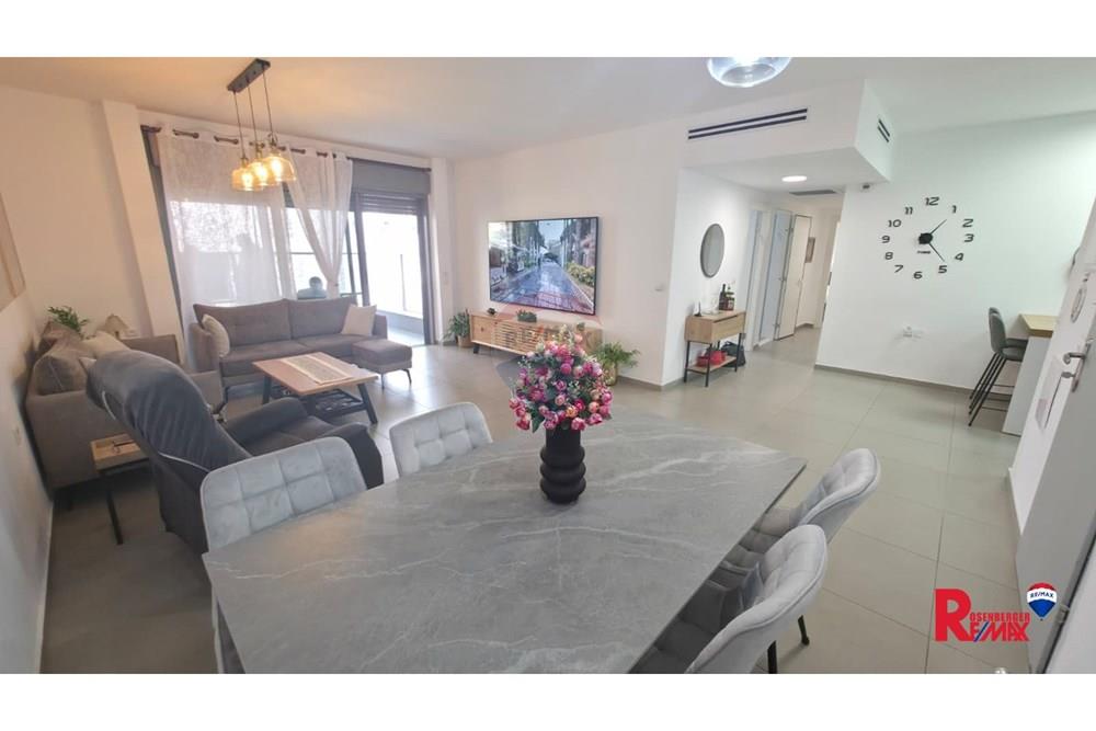 Apartment for Sale in Holon - Image 1