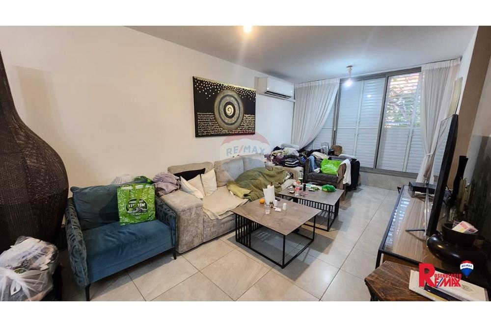 Apartment for Sale in Holon - Image 2