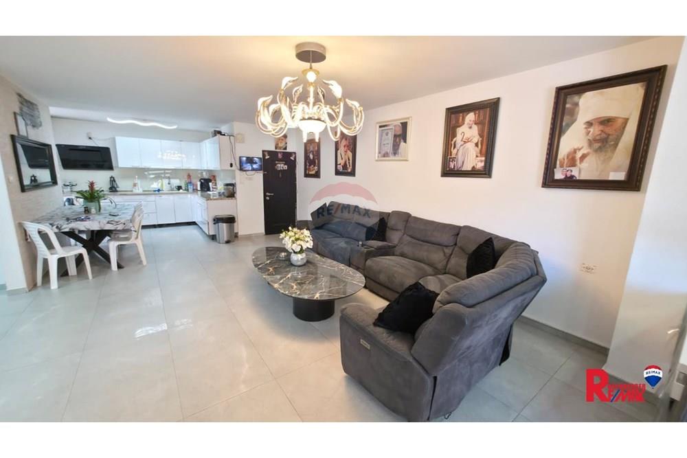 Apartment for Sale in Tel Aviv - Image 3