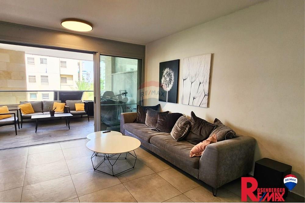 Apartment for Sale in Holon - Image 2