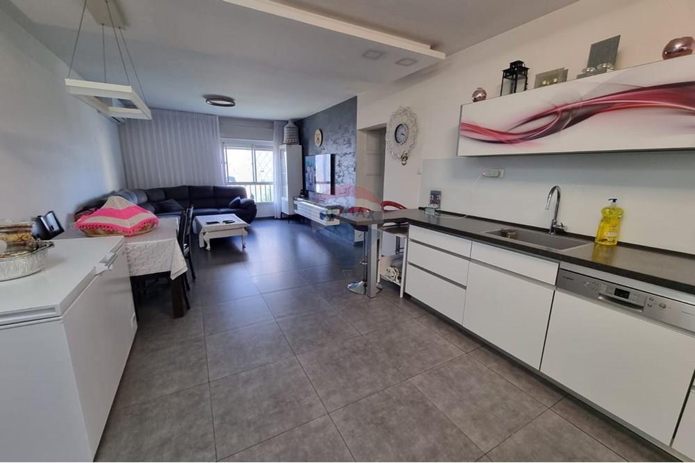 Apartment for Sale in קרית גת - Image 5
