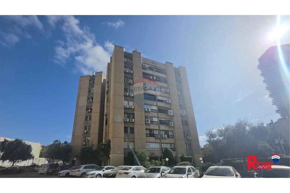 Apartment for Sale in Bat Yam - Image 1