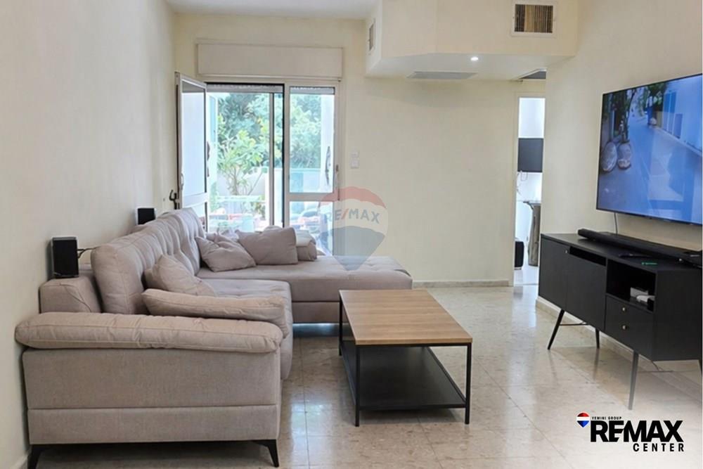 Apartment for Sale in Rishon LeZion - Image 1