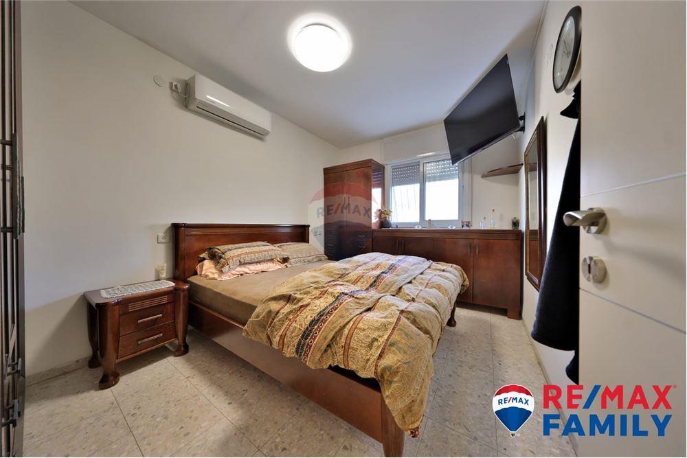 Apartment for Sale in Kiryat Yam - Image 5