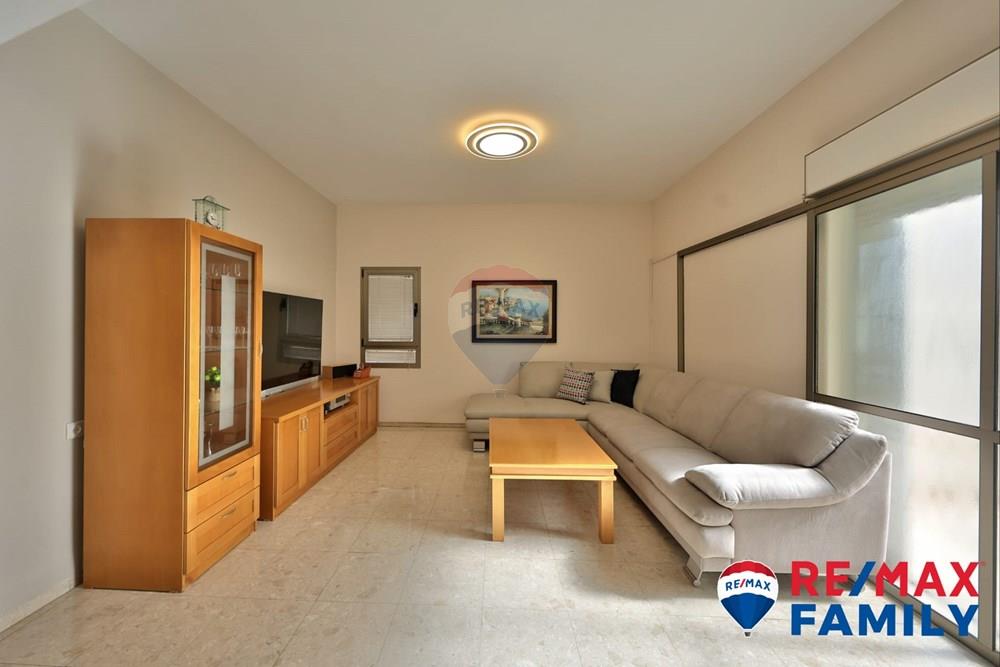 Apartment for Sale in קרית מוצקין - Image 4