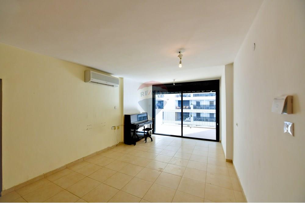 Apartment for Sale in קרית אונו - Image 3