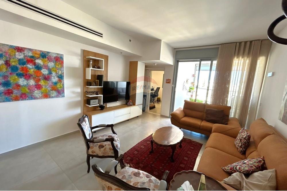 Apartment for Sale in Hod HaSharon - Image 1