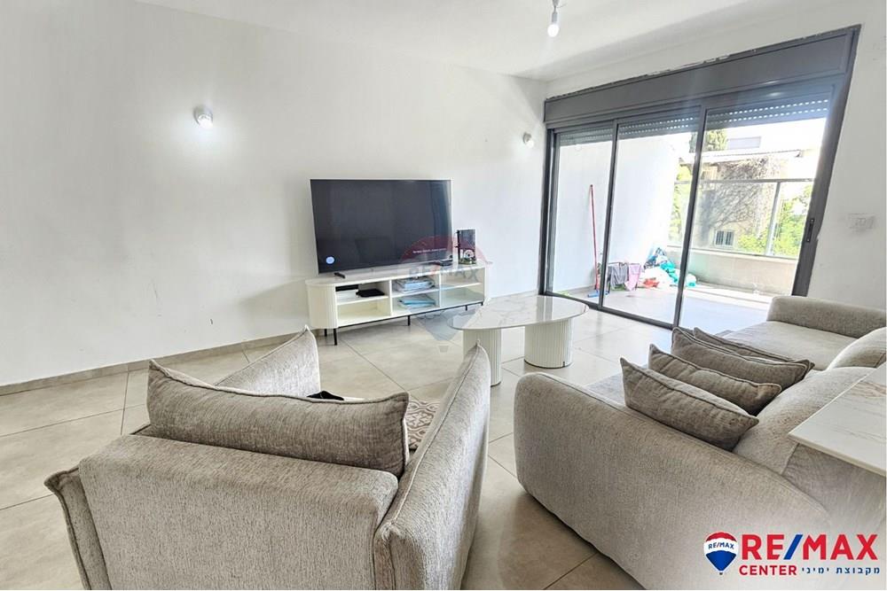 Apartment for Sale in Holon - Image 3