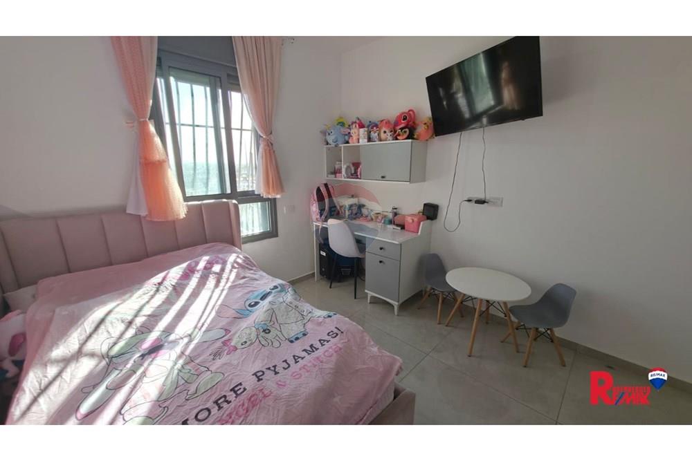 Apartment for Sale in אזור - Image 6