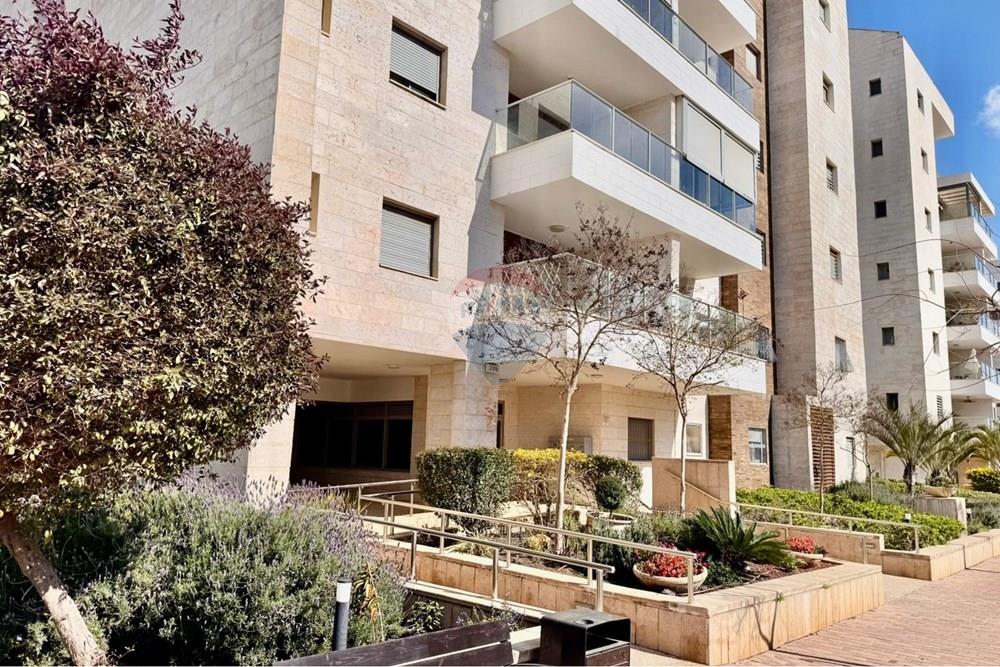 Apartment for Sale in Ra'anana - Image 6