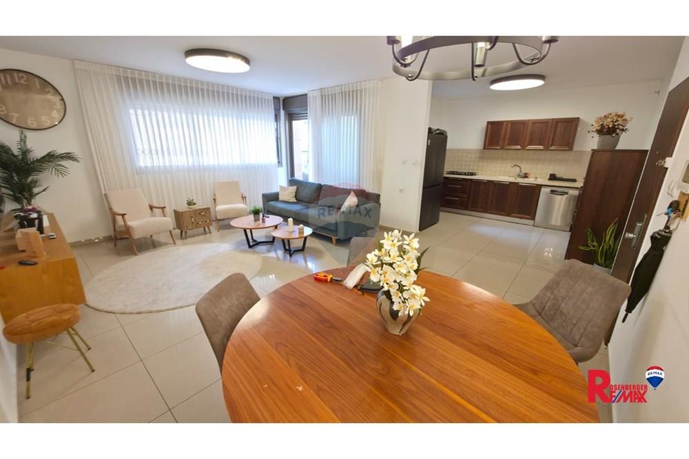 Apartment for Sale in Holon - Image 2