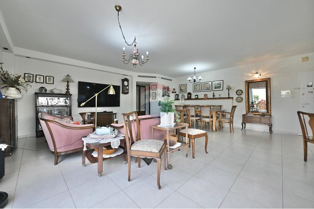 Apartment for Sale in Rishon LeZion - Image 4