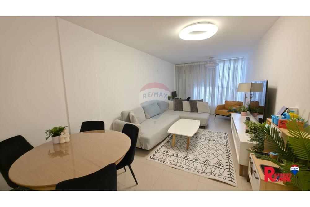 Apartment for Sale in Rishon LeZion - Image 2