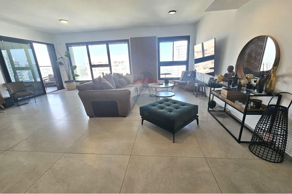 Apartment for Sale in Ramat Gan - Image 2