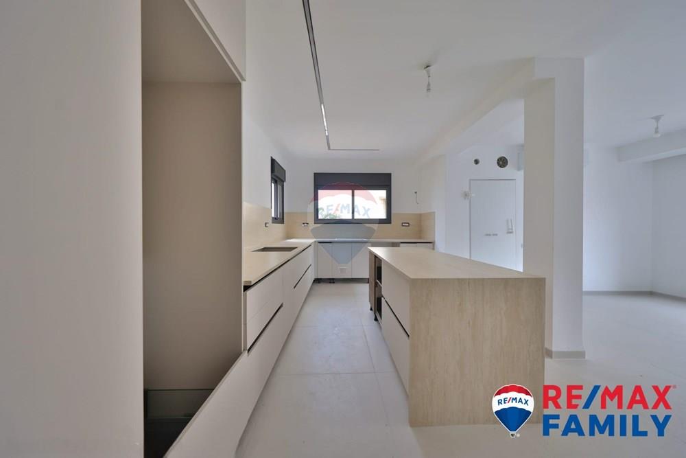 Apartment for Sale in קרית מוצקין - Image 4
