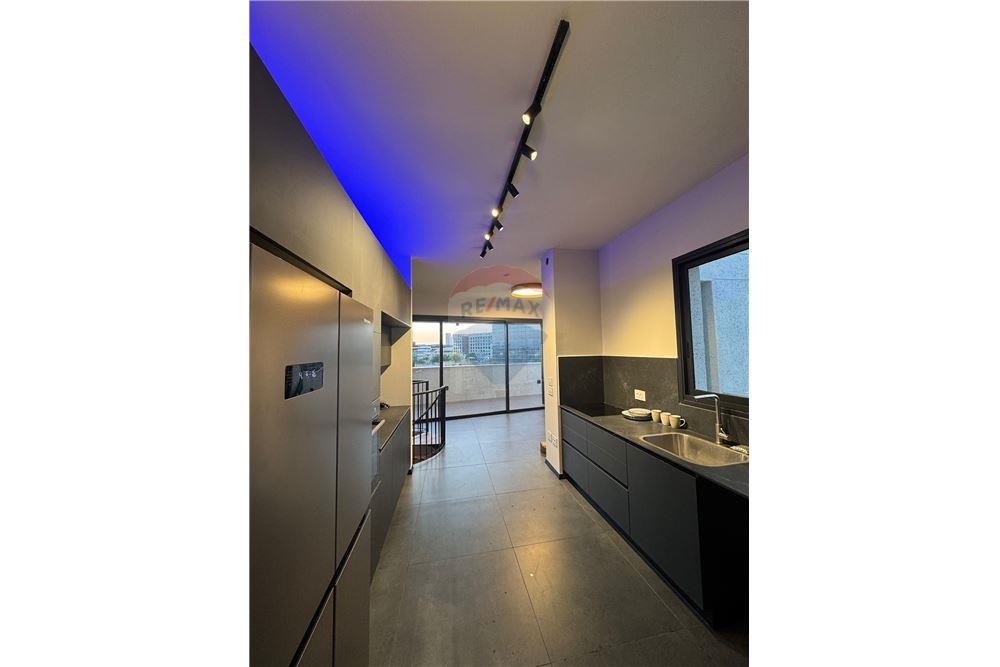 Apartment for Sale in Tel Aviv - Image 4