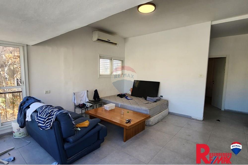 Apartment for Sale in Tel Aviv - Image 2