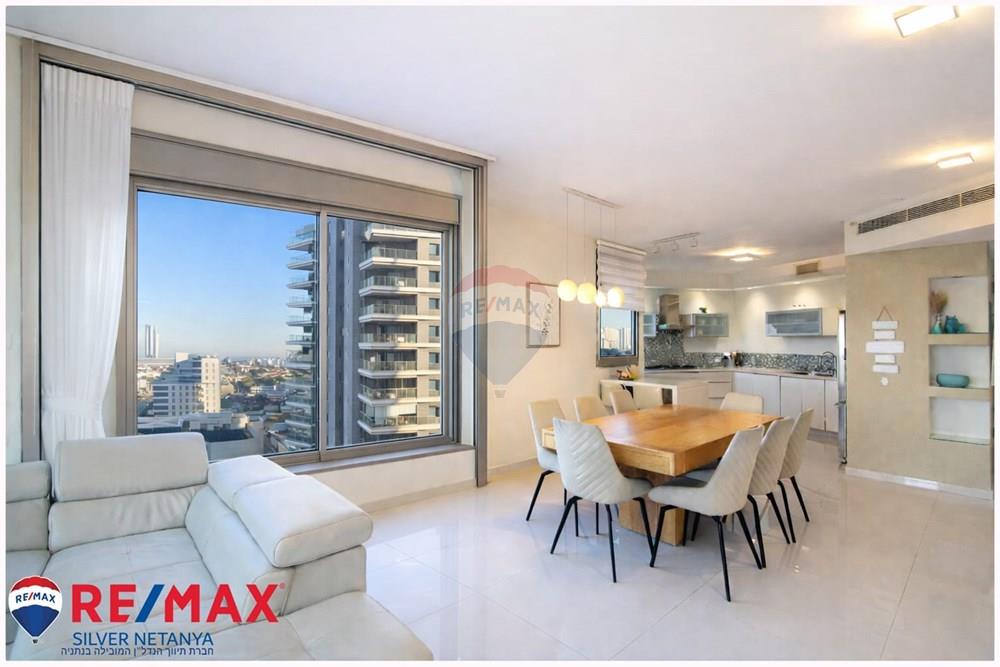 Apartment for Sale in Hadera - Image 2