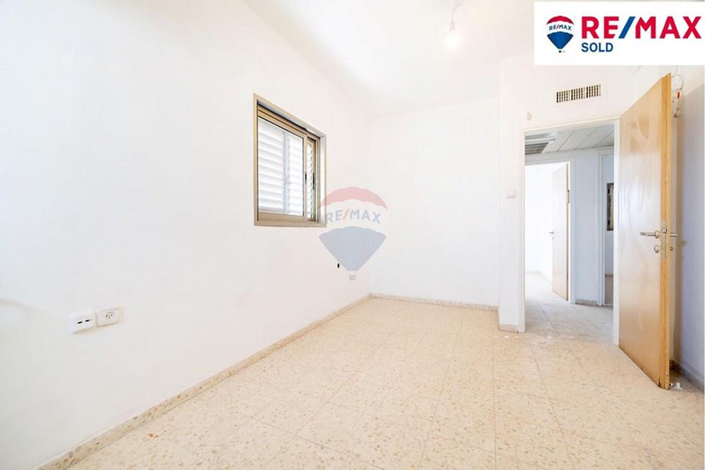 Apartment for Sale in Petah Tikva - Image 1