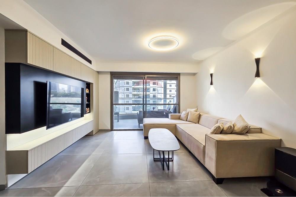 Apartment for Sale in Kiryat Yam - Image 1