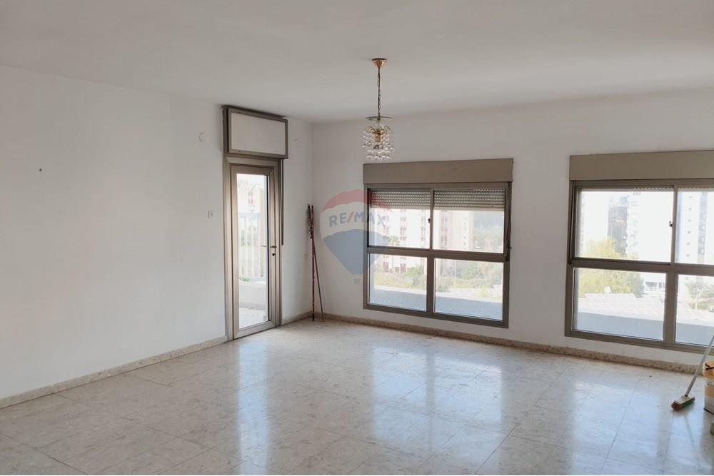 Apartment for Sale in Rishon LeZion - Image 2