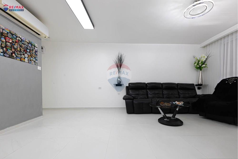 Apartment for Sale in Lod - Image 3