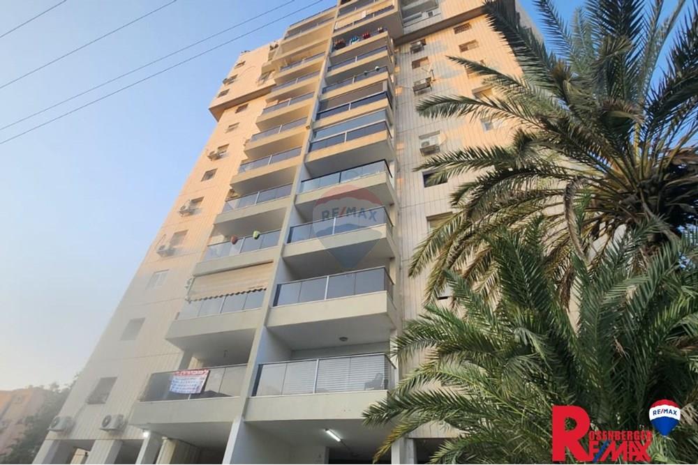 Apartment for Sale in Holon - Image 1