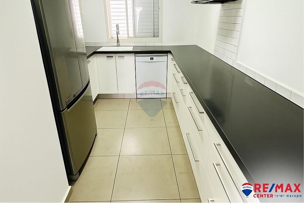 Apartment for Sale in Rishon LeZion - Image 3