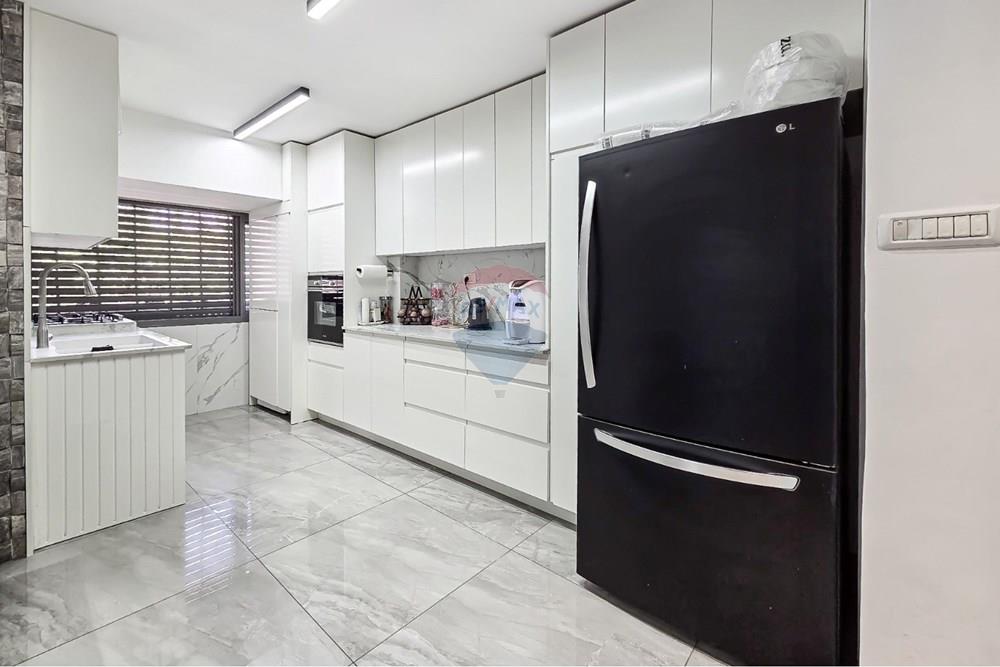Apartment for Sale in Kiryat Yam - Image 4