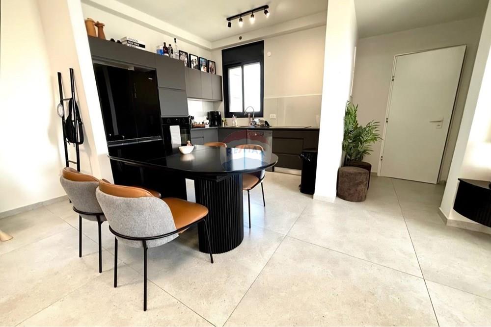 Apartment for Sale in Netanya - Image 2